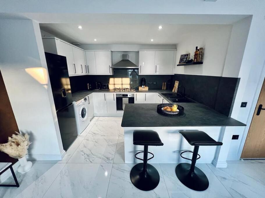 Apartamento 2 Bed Harbourside Penthouse With Hot Tub & Stunning Roof Terrace Weymouth Exterior foto