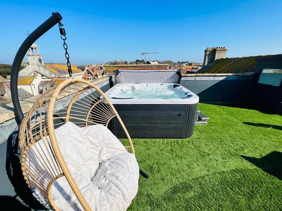 Apartamento 2 Bed Harbourside Penthouse With Hot Tub & Stunning Roof Terrace Weymouth Exterior foto